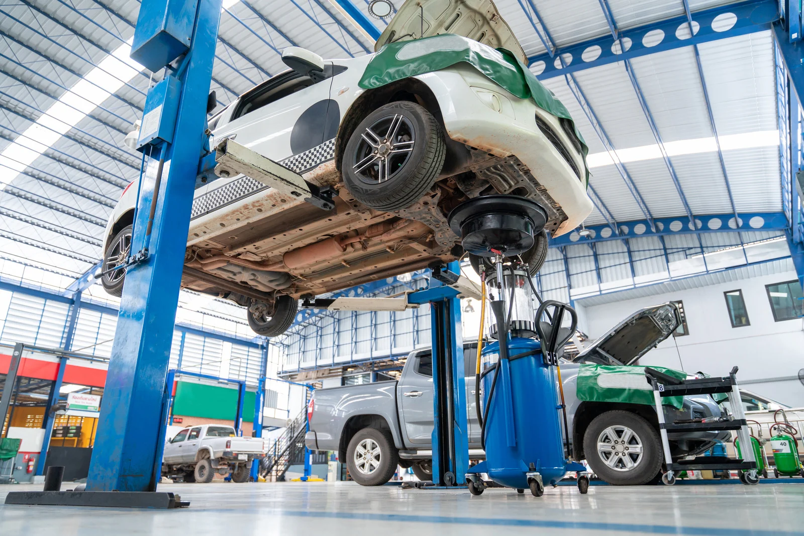 UB4 Motors garage workshop